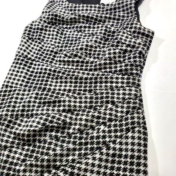 Sleeveless Houndstooth Bodycon Dress with by Jessica Simpson Size 10 #113 - Picture 5 of 10